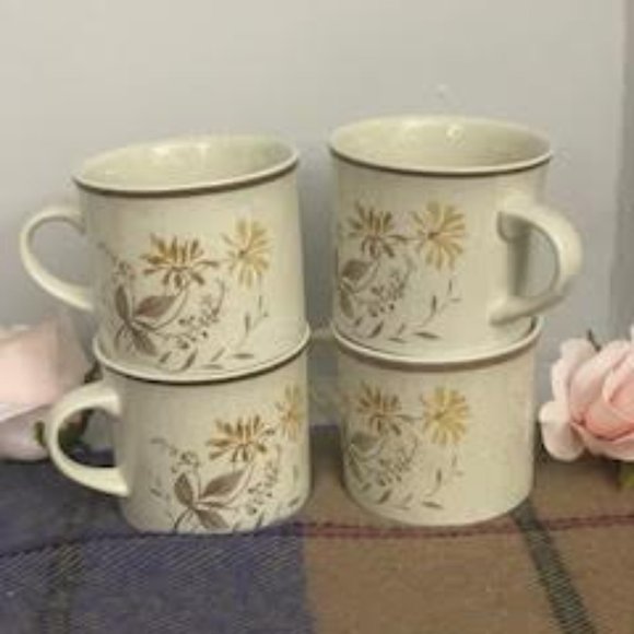Royal Doulton Sandsprite Design Mugs/Cups.  Set of 4 Mid Century Drinkware - Picture 8 of 9